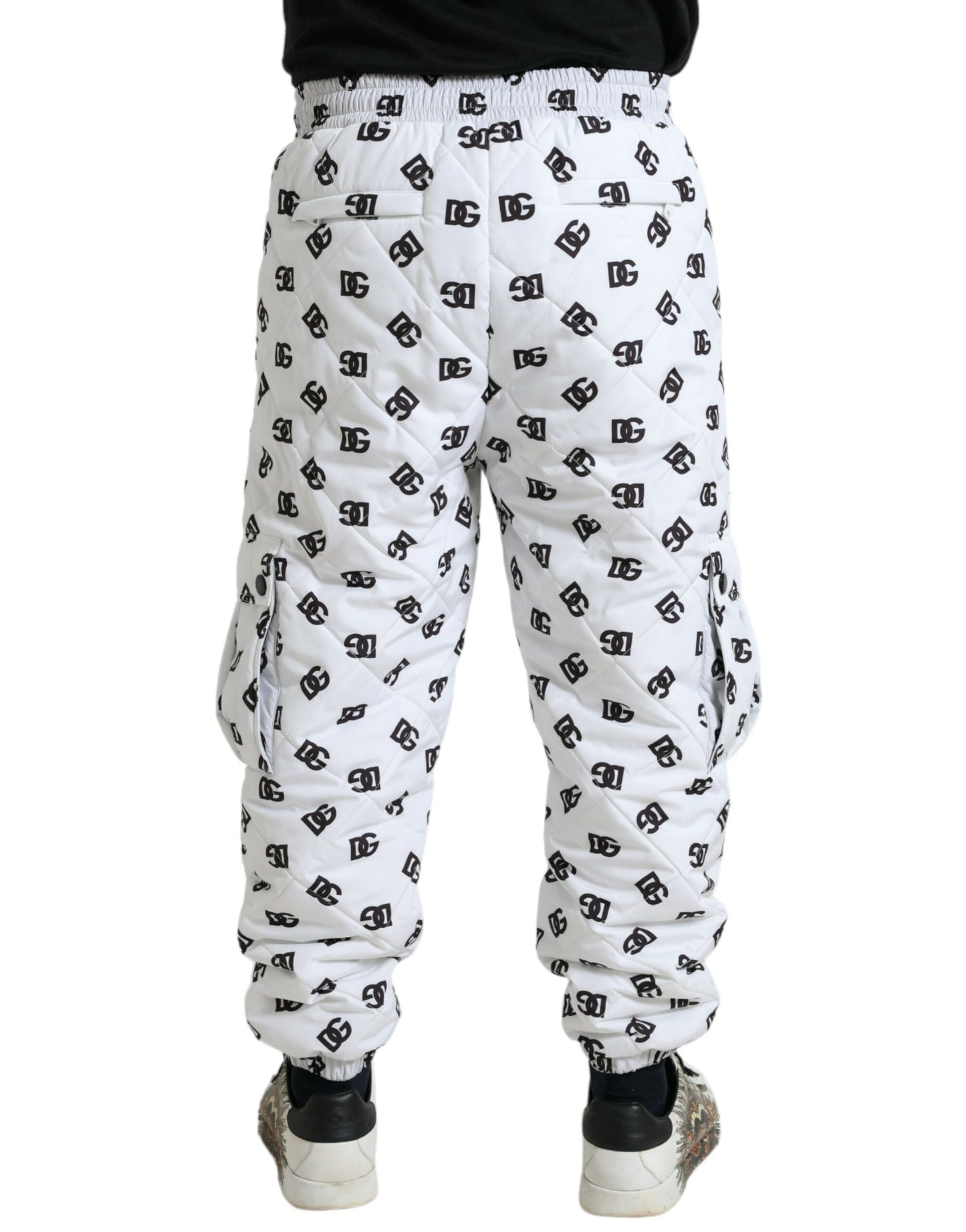 Pantalones deportivos blancos elegantes de Dolce & Gabbana con el icónico estampado DG