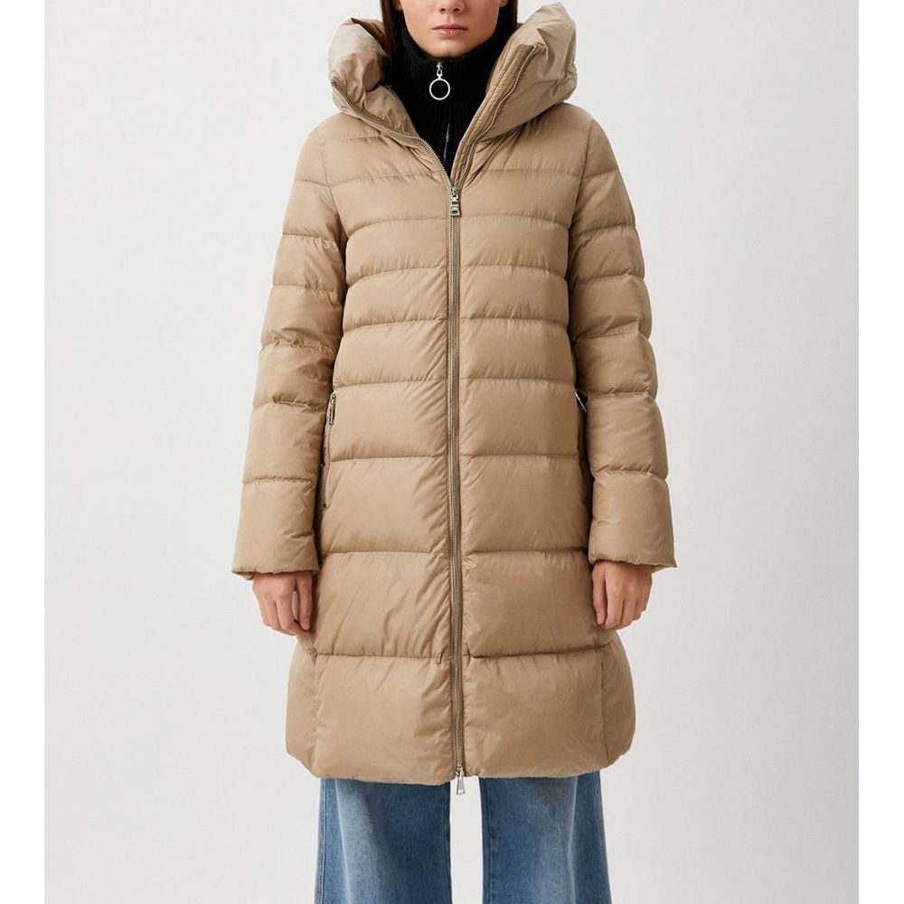 Ajoutez des vestes et des manteaux en polyamide beige