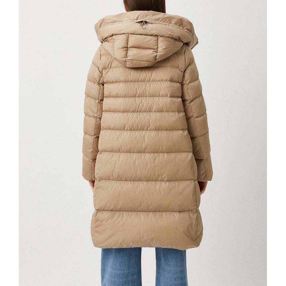 Ajoutez des vestes et des manteaux en polyamide beige