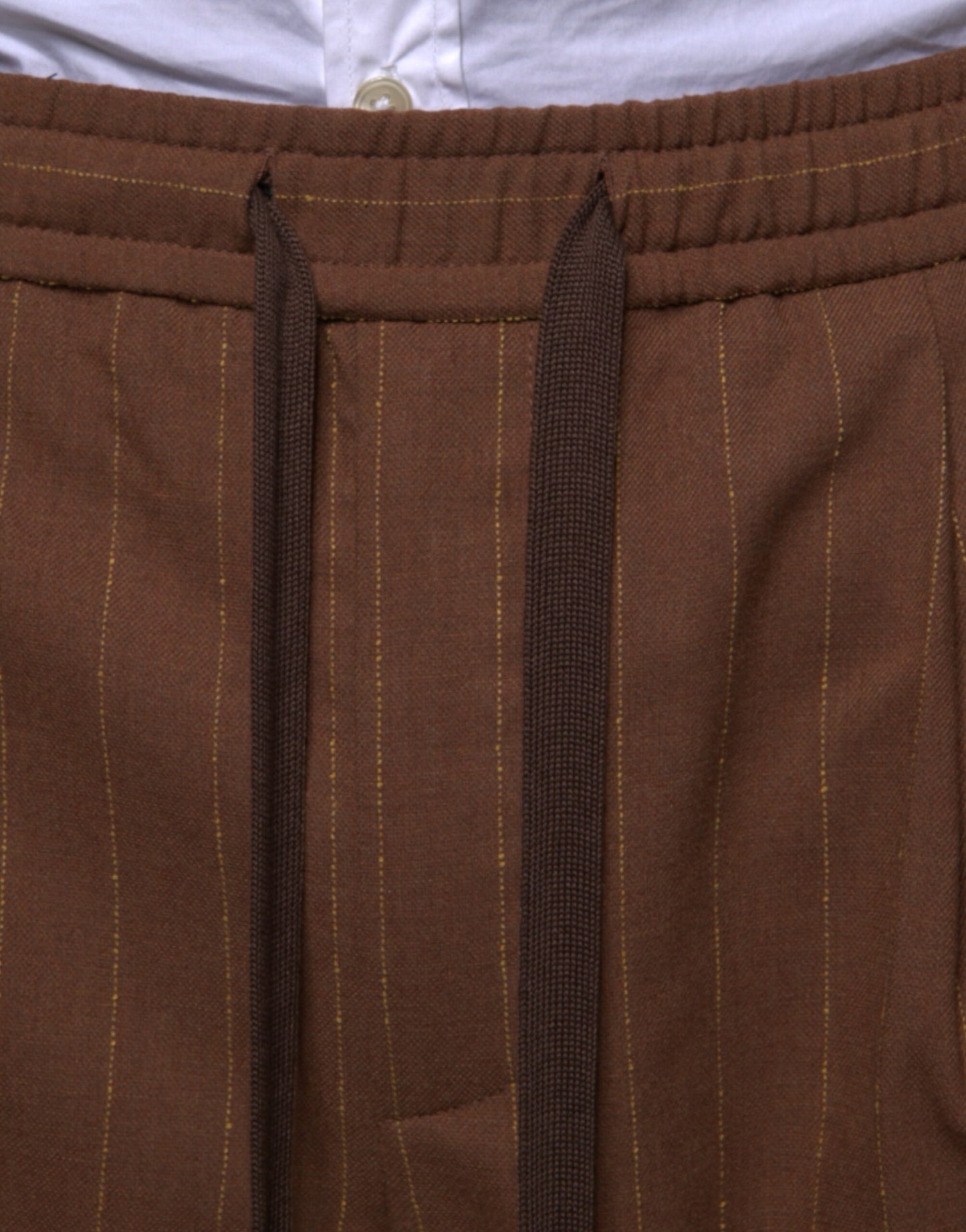 Pantalones de vestir ajustados con rayas marrones de Dolce & Gabbana para hombre