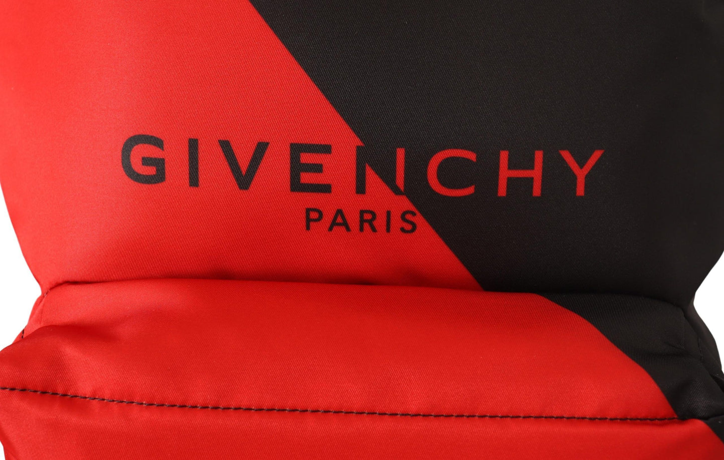 Mochila urbana de nailon roja y negra de Givenchy