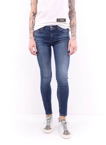 Enfilez le jean slim bleu denim plus ample