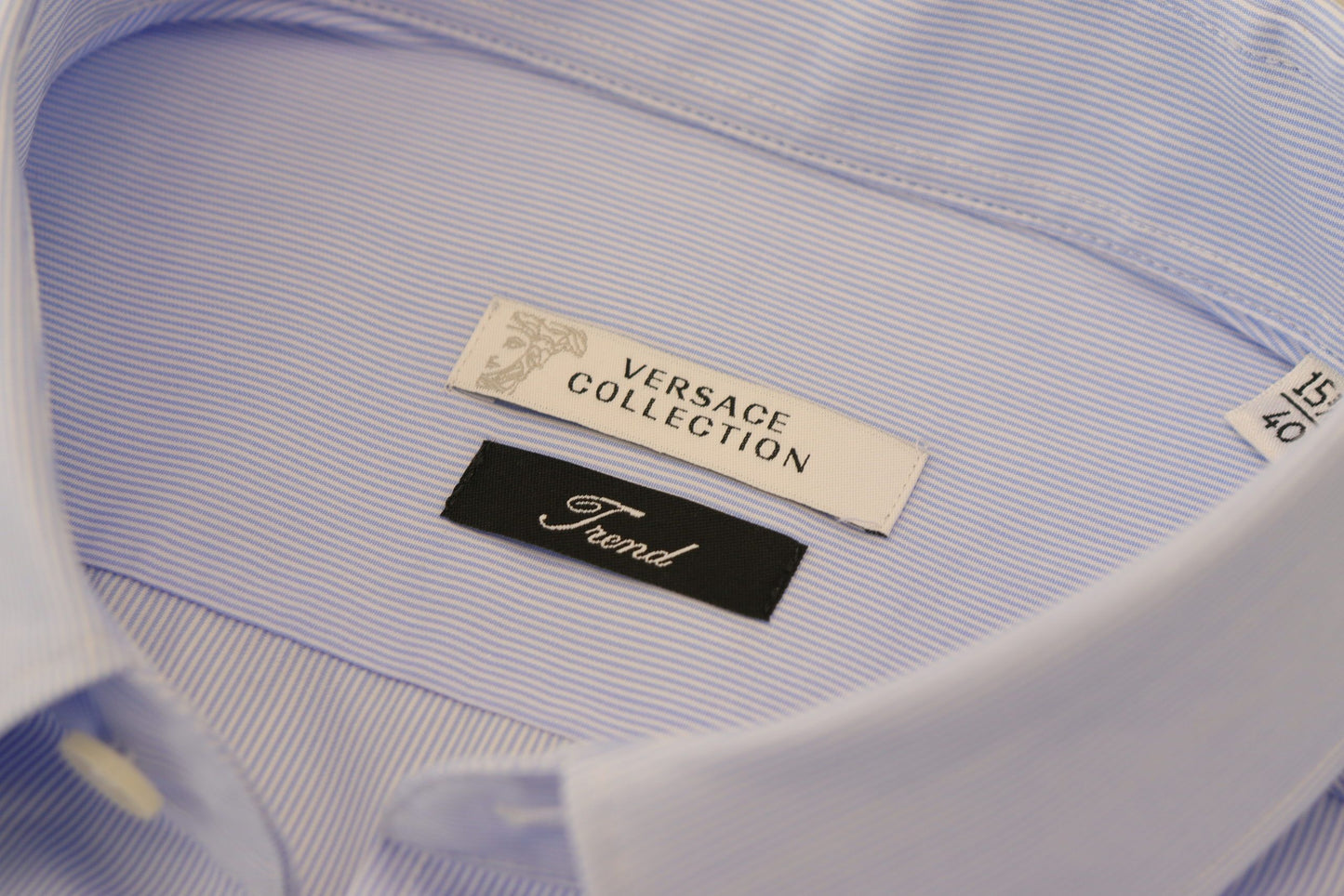 Chemise habillée bleu clair de la collection Versace