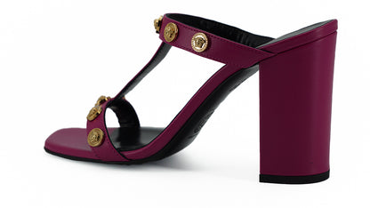 Sandalias de tacón alto de piel de becerro morada de Versace