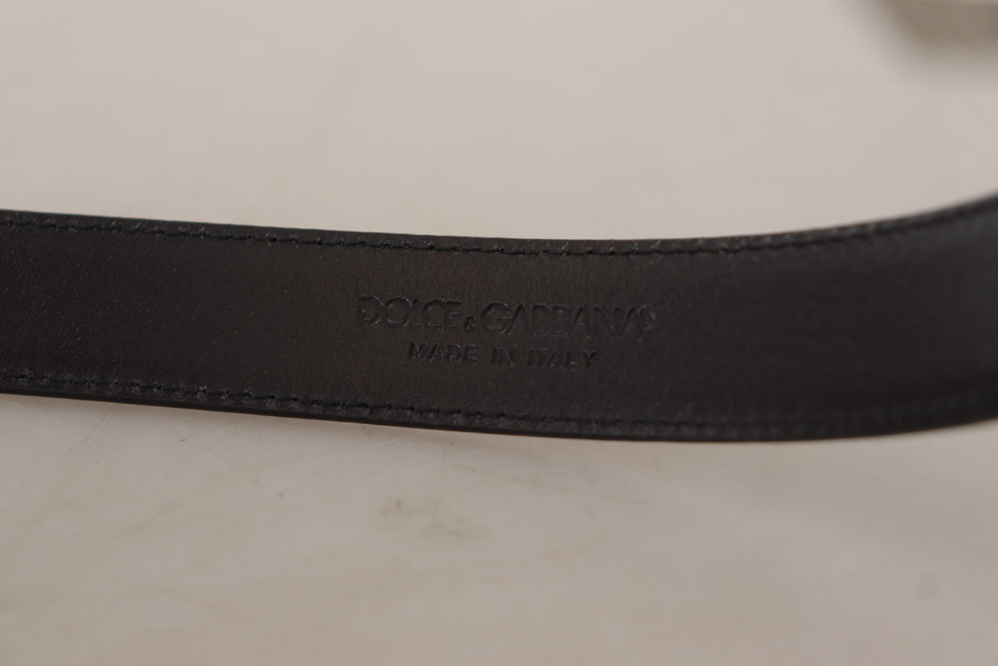 Ceinture élégante en cuir noir Dolce &amp; Gabbana avec boucle en métal