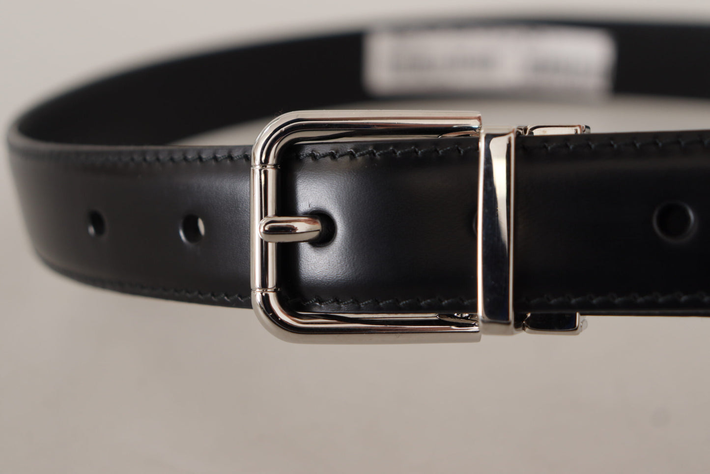 Ceinture élégante en cuir noir Dolce &amp; Gabbana avec boucle en métal