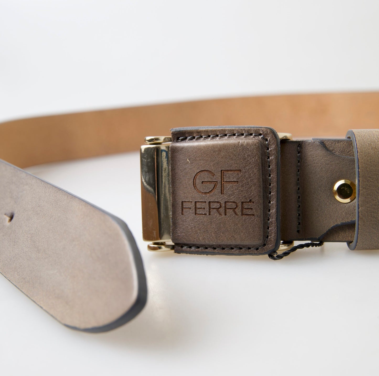 Ceinture mode en cuir Gf Ferre avec boucle gravée