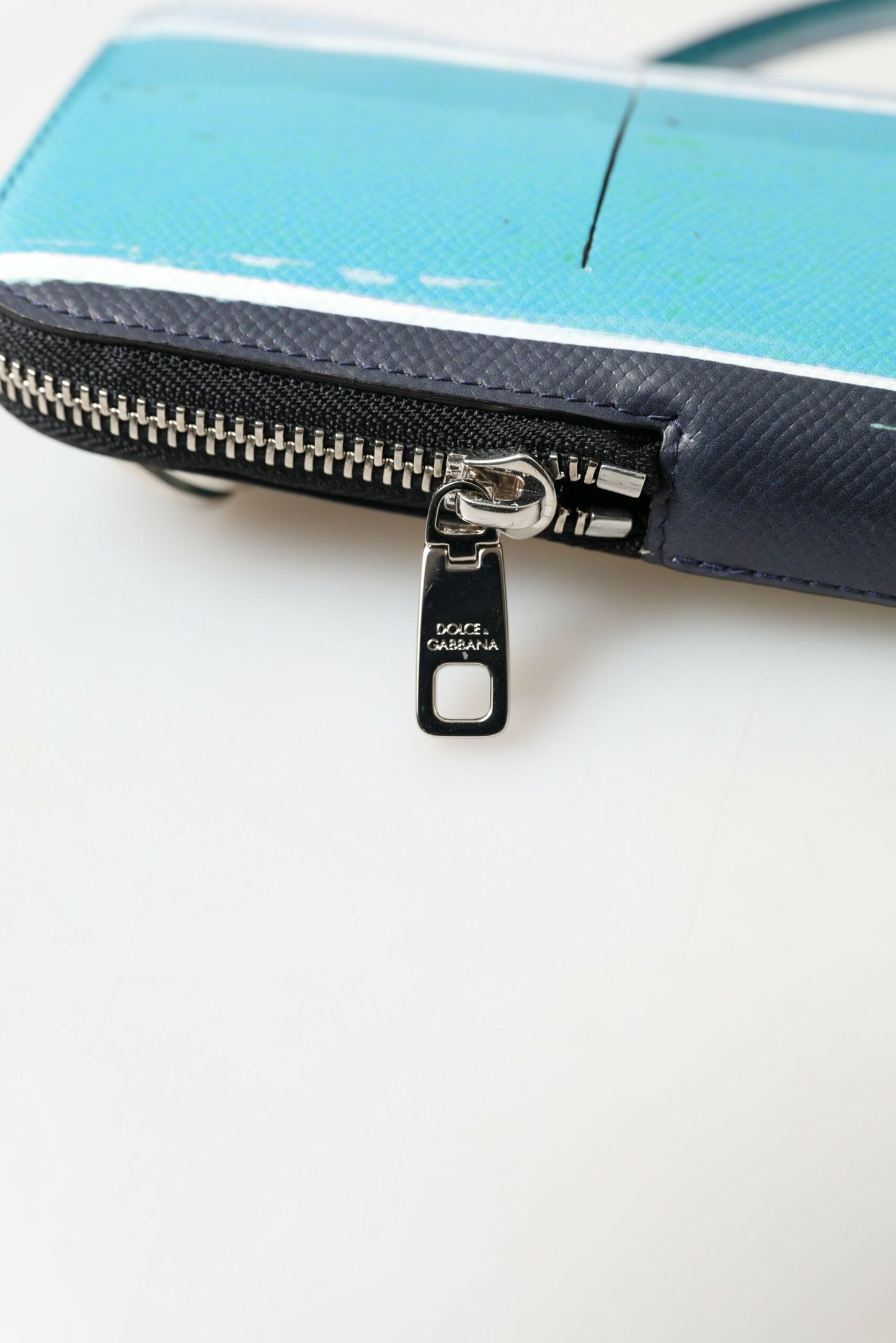 Dolce &amp; Gabbana Elegante bolso bandolera de cuero para teléfono en azul y blanco