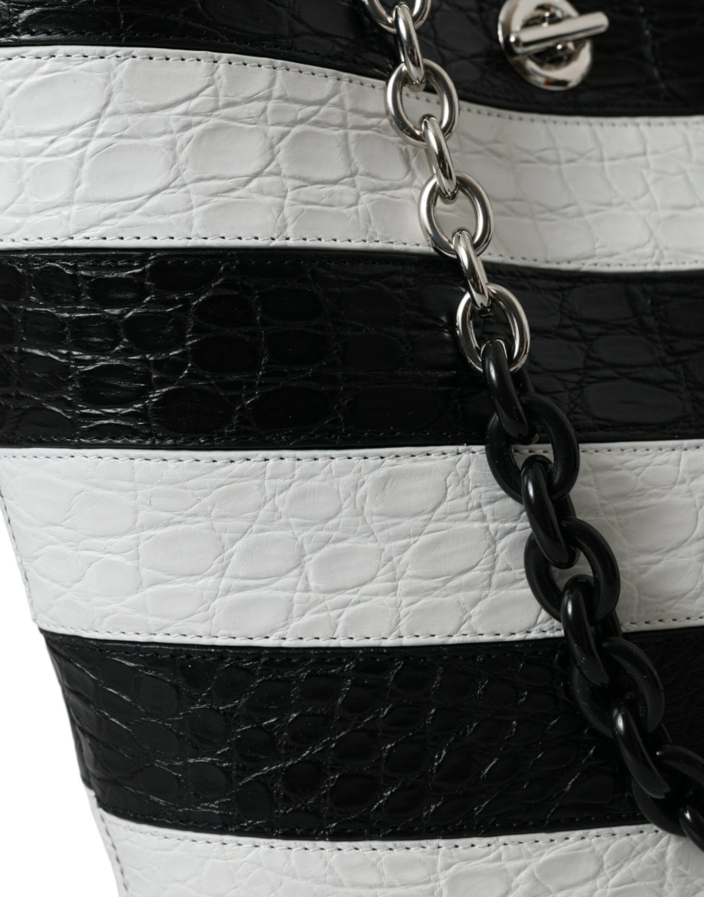 Balenciaga maxi sac seau en cuir de crocodile