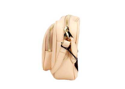 Petit sac bandoulière en cuir grainé rose pêche de marque Burberry