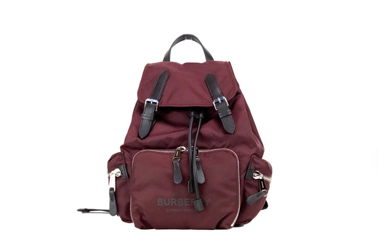 Sac à dos en nylon éconyle bordeaux moyen Burberry avec cordon de serrage