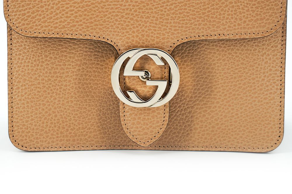 Gucci beige shoulder bag with gg snap