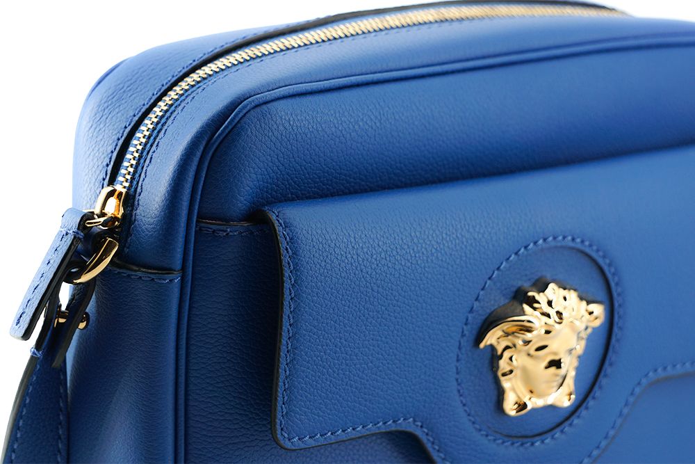 Sac étui pour appareil photo en cuir de veau bleu Versace